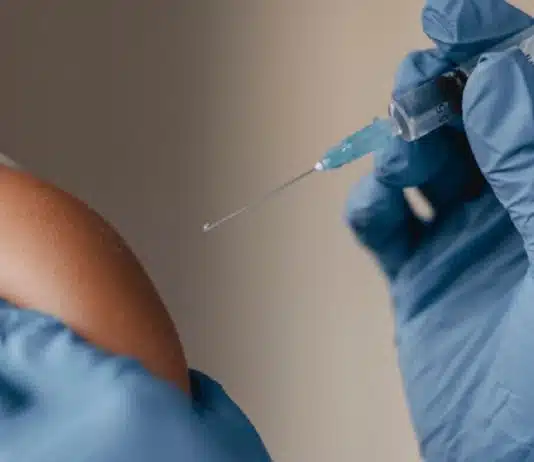 Proteção dupla: vacina contra bronquiolite será distribuída no SUS para gestantes e recém-nascidos