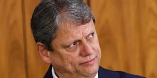 Tarcísio quer colocar presos para trabalhar na limpeza de estragos após fortes chuvas em SP e divide opiniões