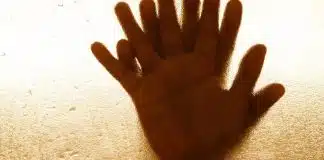 Especialista emite alerta sobre nova mania erótica com choques elétricos, que está se tornando mais popular e pode ser fatal