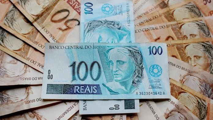 Veja as profissões que já começam pagando mais de R$ 10 mil/mês no Brasil em 2025 — lista choca