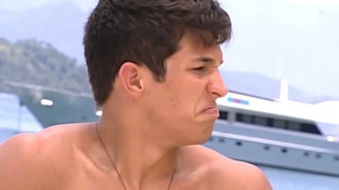 Aos 18 anos, ele participou de um reality show de namoro Hoje é um dos atores mais talentosos (e belos!) de sua geração; você o reconhece Aos 18, ele entrou num reality de namoro da Globo — hoje é um dos maiores galãs da TV brasileira – Consegue reconhecê-lo?