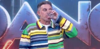 Pedido inusitado na Dança dos Famosos deixa Luciano Huck completamente sem reação