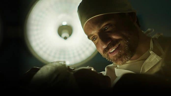 capa Série baseada em fatos reais mistura suspense e drama médico — e está disponível de graça no streaming