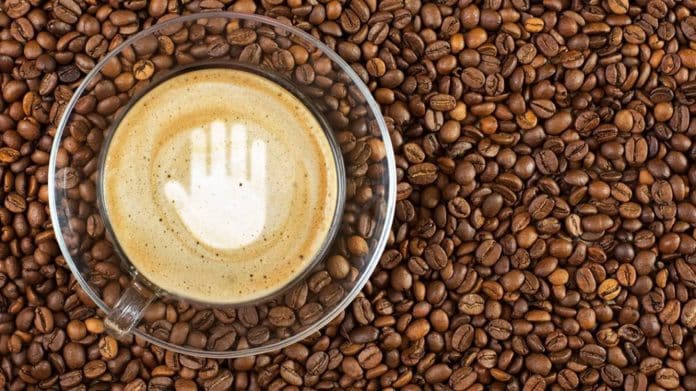 Após escândalo sanitário, Anvisa bane 3 marcas de café de uma só vez — veja se a sua está na lista