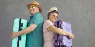 Idosos poderão voar de graça? Nova Lei garante passagens de graça e desconto de 50% — saiba quando!