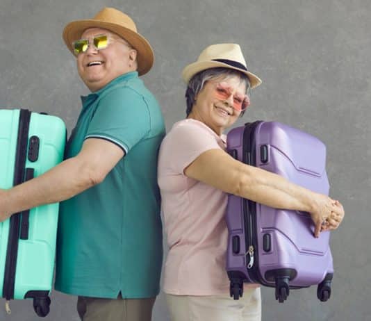 Idosos poderão voar de graça? Nova Lei garante passagens de graça e desconto de 50% — saiba quando!