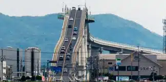 De longe parece montanha-russa: ponte japonesa viraliza por inclinação absurda; veja o vídeo
