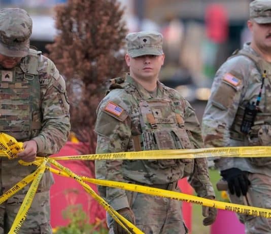 Urgente: ataque nas imediações da Casa Branca tem centenas de disparos e militares feridos