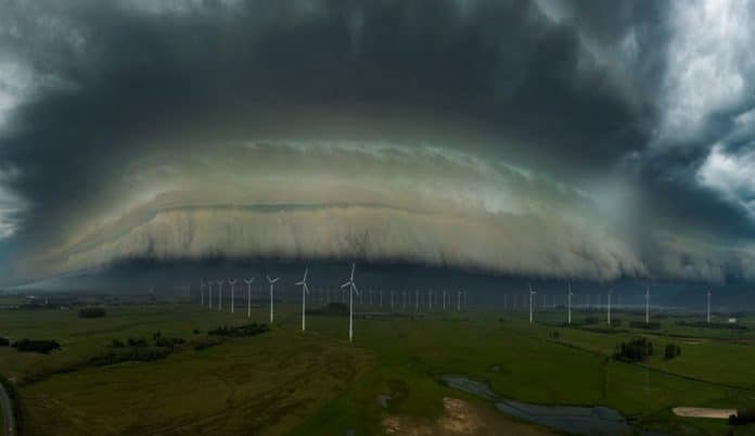 Mudança radical no tempo: frente fria com tempestades chega em breve e derruba o calor