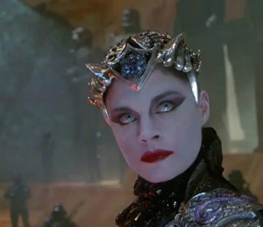 atriz mantém uma beleza deslumbrante aos 77 anos