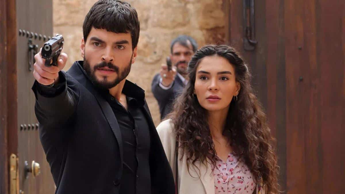 revistapazes.com - Essa &eacute; uma das s&eacute;ries turcas mais amadas do mundo... E tem uma hist&oacute;ria de amor que come&ccedil;a do jeito errado