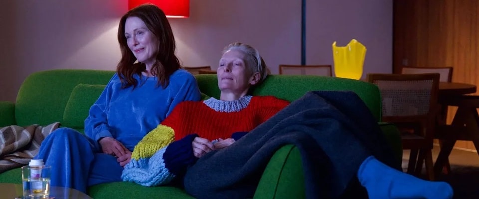 revistapazes.com - Tilda Swinton e Julianne Moore brilham em filma&ccedil;o premiado que chegou ao cat&aacute;logo da Netflix