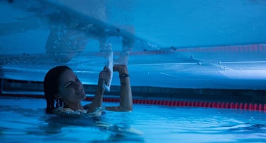 revistapazes.com - Irm&atilde;s ficam presas em piscina fechada e vivem pesadelo baseado em fatos reais
