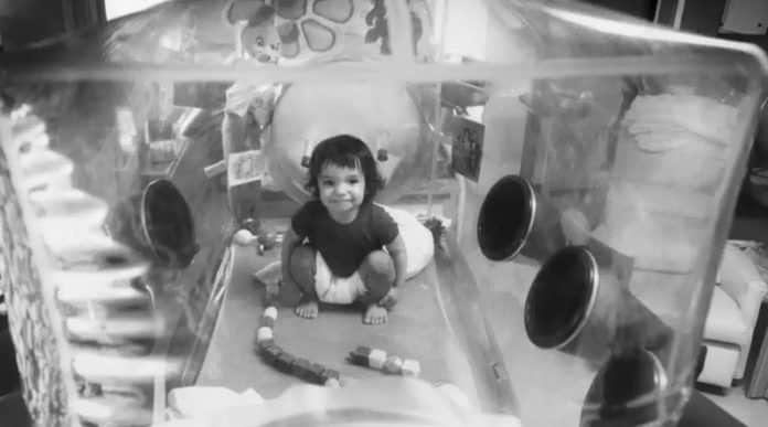 “Menino da bolha” passou a vida em câmaras plásticas e não podia interagir com o mundo exterior até morrer aos 12 anos