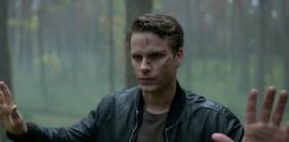 Série de suspense da Netflix baseada em um dos livros mais famosos do mundo tem nota quase perfeita dos brasileiros