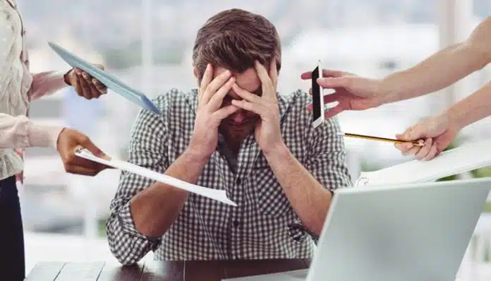 O perigo de ser produtivo demais: quando o trabalho vira um refúgio para não sentir