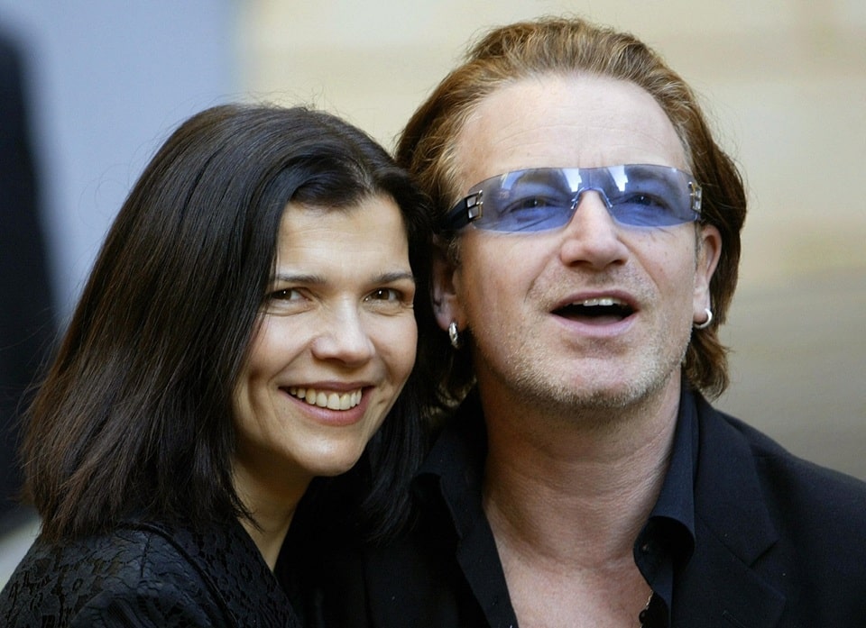 revistapazes.com - Ela conheceu Bono antes da fama e ficou ao lado dele quando sua vida desmoronou