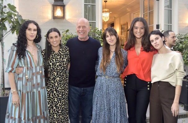 revistapazes.com - Bruce Willis faz rara apari&ccedil;&atilde;o p&uacute;blica em Los Angeles ap&oacute;s diagn&oacute;stico que o afastou dos cinemas