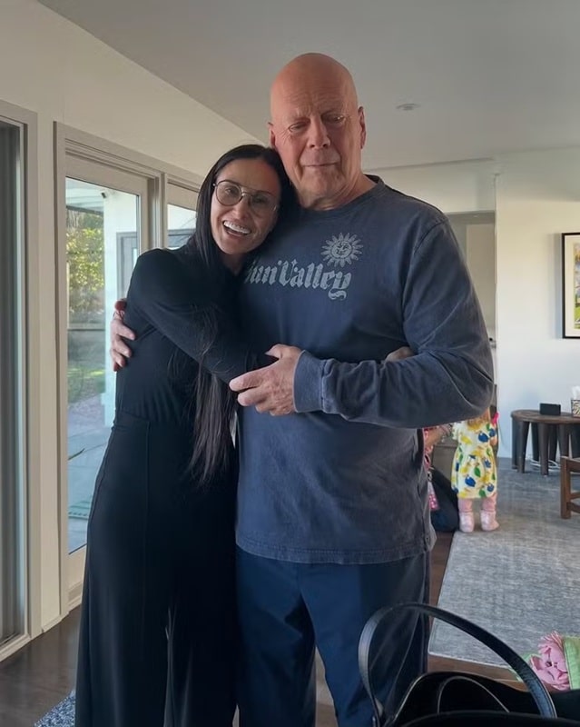 revistapazes.com - Bruce Willis faz rara apari&ccedil;&atilde;o p&uacute;blica em Los Angeles ap&oacute;s diagn&oacute;stico que o afastou dos cinemas