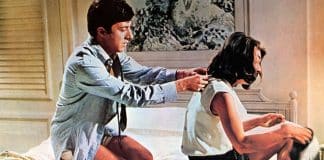 Esta foto de um clássico do cinema parece normal, mas há um detalhe que quase ninguém percebe
