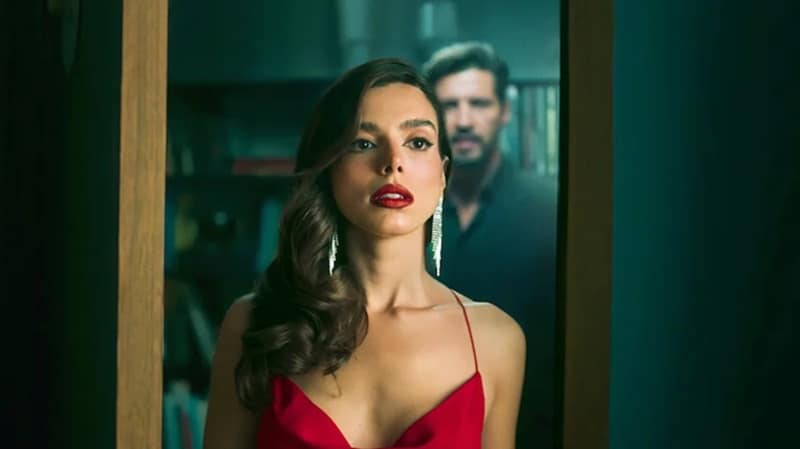revistapazes.com - Tra&iacute;da antes do casamento, ela conhece um homem misterioso e v&ecirc; sua vida sair do controle neste novo filme n&ordm; 1 da Netflix
