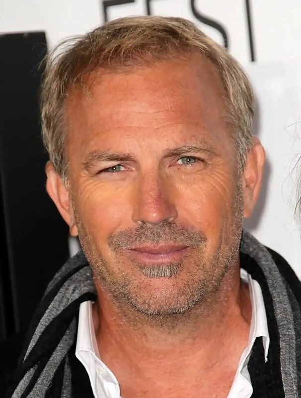 revistapazes.com - Kevin Costner reaparece aos 70 anos e um detalhe em seu visual rouba toda a aten&ccedil;&atilde;o