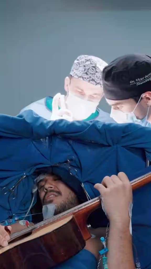 revistapazes.com - Enquanto m&eacute;dicos retiravam um tumor de seu c&eacute;rebro, m&uacute;sico brasileiro come&ccedil;ou a tocar viol&atilde;o