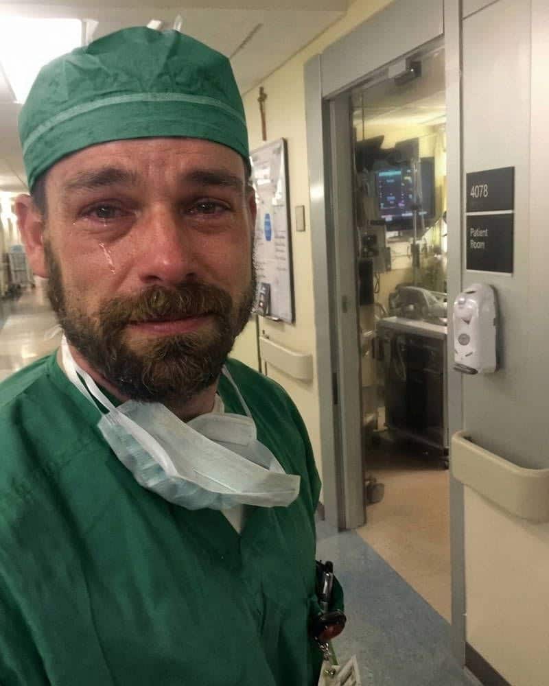 revistapazes.com - Ela foi ao hospital levar almo&ccedil;o para o marido e percebeu que todos sabiam de algo, menos ela