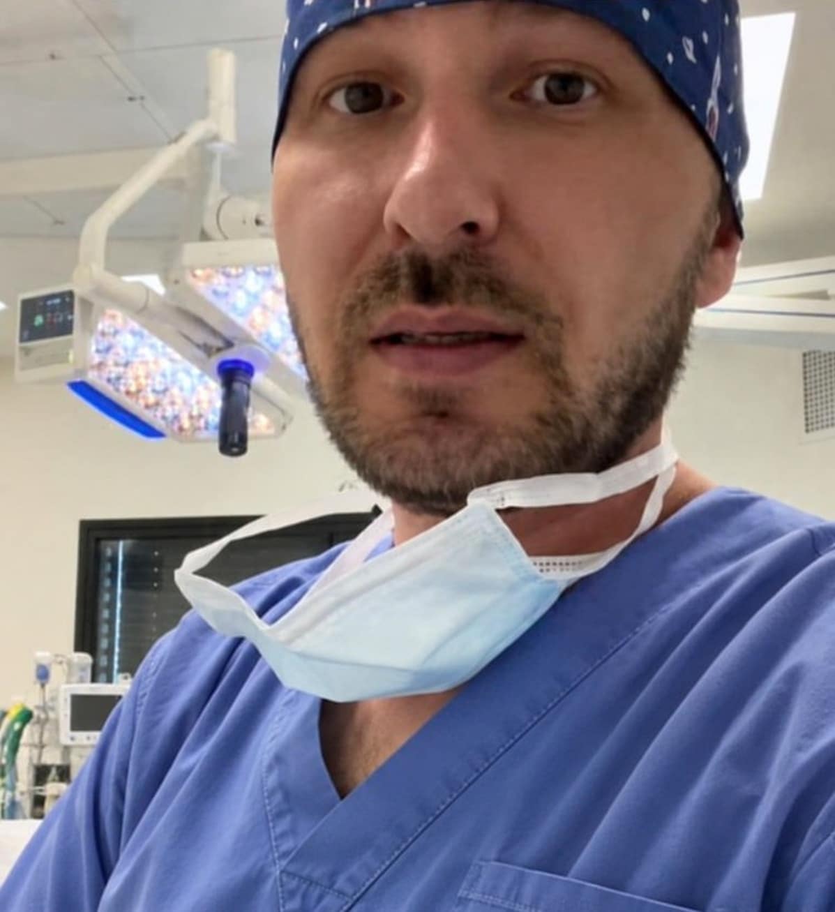 revistapazes.com - Um m&eacute;dico corajoso explica por que nunca se deve beijar uma pessoa morta