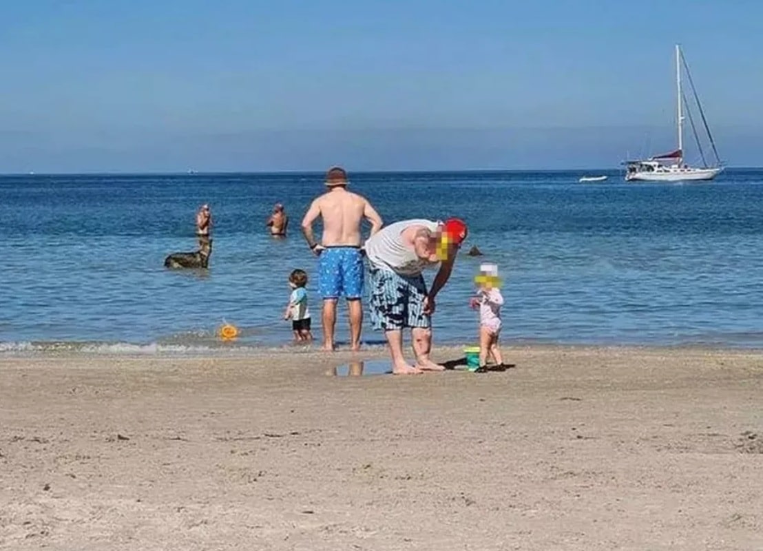 revistapazes.com - Uma foto de fam&iacute;lia na praia viraliza depois que internautas descobrem um detalhe assustador