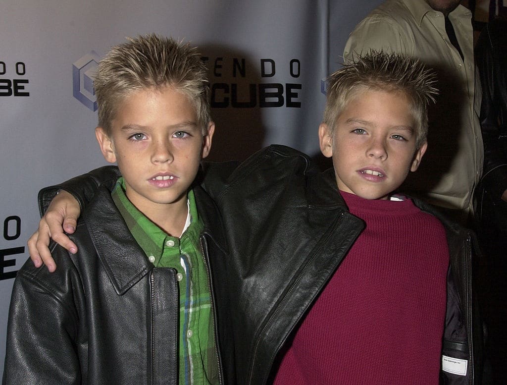 revistapazes.com - Os g&ecirc;meos Sprouse hoje: por dentro da vida deles aos 34 anos