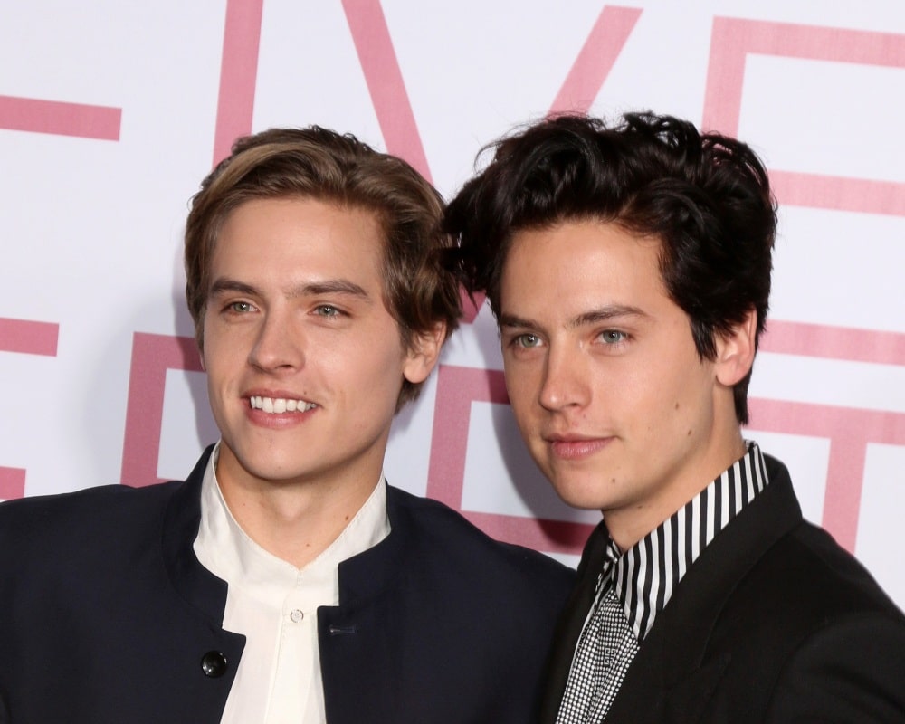 revistapazes.com - Os g&ecirc;meos Sprouse hoje: por dentro da vida deles aos 34 anos