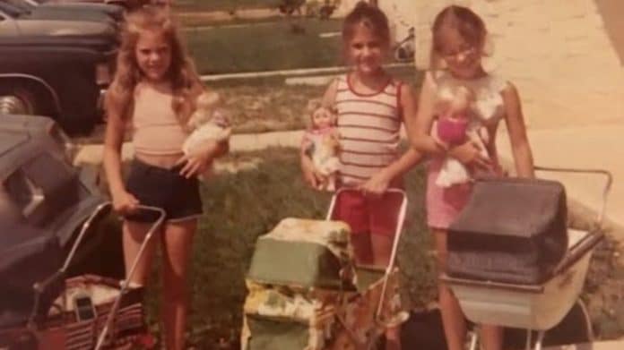 Desafio viral: O que está errado nesta foto de 1970 e quem aparece nela?