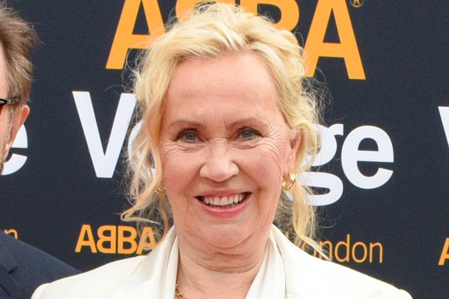 revistapazes.com - Como ela est&aacute; hoje? Aos 17 anos, ela conquistou o topo das paradas; depois de brilhar no ABBA, escolheu viver longe dos holofotes